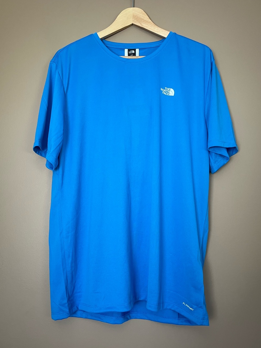 {The North Face} Elevation Short Sleeve Tee in Super Sonic Blue - Mens XL - NWT